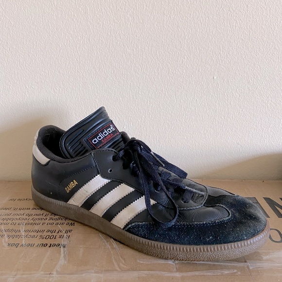 Adidas Samba Classic (US mens size 9) - Picture 1 of 9